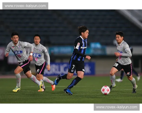 激战!新泻天鹅与大阪钢巴的绿茵对决,谁能笑傲江?